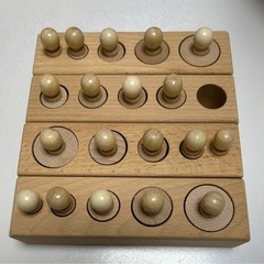 モンテッソーリ　円柱さしの画像