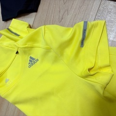 adidas イエロートップス & g.u.sports ブラックMサイズの画像