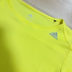 adidas イエロートップス & g.u.sports ブラックMサイズの画像