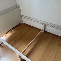 セミダブルベット枠組みの画像
