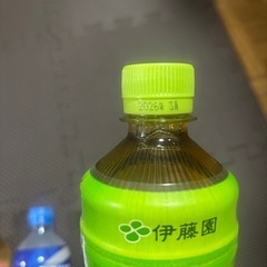 ポカリ、緑茶
の画像