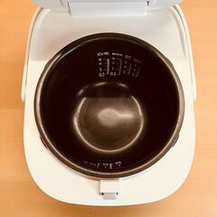 東芝 3合炊き IHジャー炊飯器 RC-5XE5（ホワイト）2019年製の画像