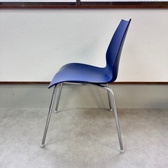 神戸市内✨️ Kartell ブルー カルテル マウイ チェア シンプルの画像