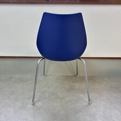 神戸市内✨️ Kartell ブルー カルテル マウイ チェア シンプルの画像