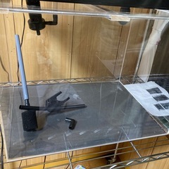 【中古】60cmアクリル水槽、上部濾過装置、付属品ありの画像