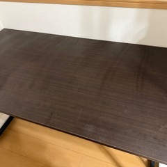 デスクとチェアの画像