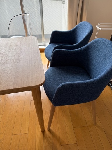 定価16万円　チェア二脚　テーブルセット