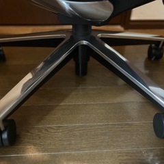 コクヨ　オフィスチェア　インスパイン　可動肘/ヘッドレスト/ハンガ掛付の画像