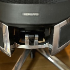 コクヨ　オフィスチェア　インスパイン　可動肘/ヘッドレスト/ハンガ掛付の画像