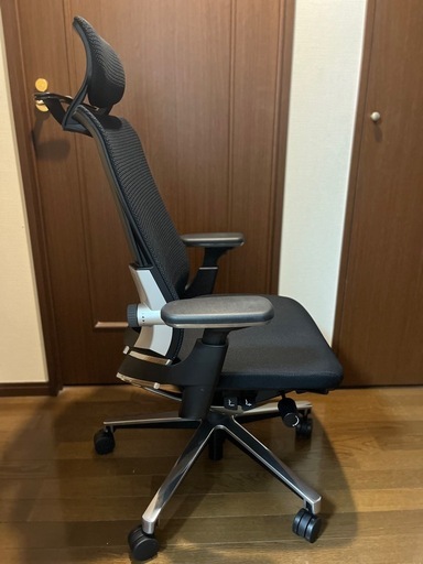 コクヨ　オフィスチェア　インスパイン　可動肘/ヘッドレスト/ハンガ掛付