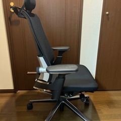 コクヨ　オフィスチェア　インスパイン　可動肘/ヘッドレスト/ハンガ掛付の画像