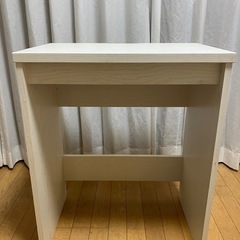 【無料】ホワイトデスク 幅59.5cm×奥行39.5cm×高さ72cm 早めに引き取り希望の画像