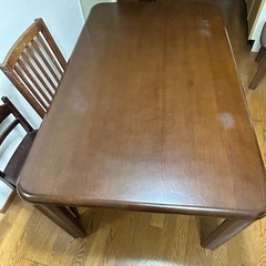 ダイニングテーブルの画像
