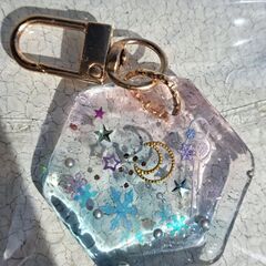 ハンドメイド　レジンキーホルダー　月　星　雪の結晶　冬アクセサリーの画像