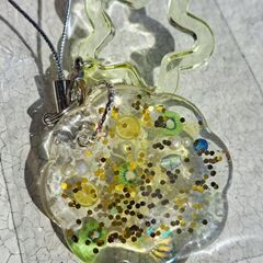 ハンドメイド　レジンキーホルダー　レモン　キウイ　黄色　キラキラの画像