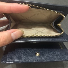 MICHAEL KORS ネイビー 二つ折り財布の画像