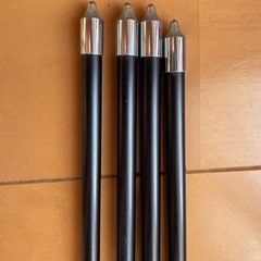 弓道 矢4本と矢筒の画像