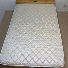 木製ヘッドボード棚付きベッド（ダブル相当）／マットレス付き※訳ありの画像