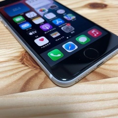 iPhone SE 第三世代　64GBバッテリー100%の画像