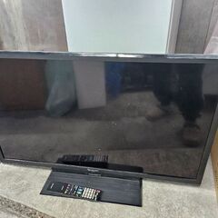 冷蔵庫、テレビ、電子レンジ、セミダブルベッドが無料です。の画像