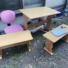 テーブルベンチとオフィス椅子