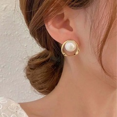 SHINE夏バック新品未使用のピアスもお付けしますの画像