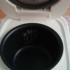 2点セット2024年炊飯器&新品流しラックの画像