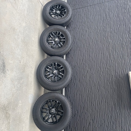 ハイエース。スタッドレスタイヤホイールセット