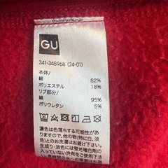 真っ赤なパーカーの画像