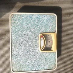 レトロな体重計の画像