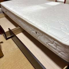 ベッド&マットレスの画像