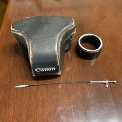 Canonフイルム一眼レフカメラ本体、レンズ50mm・135mm
の画像
