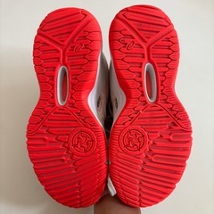 asics  バッシュ　バスケットシューズ　　キッズ　21.5cmの画像