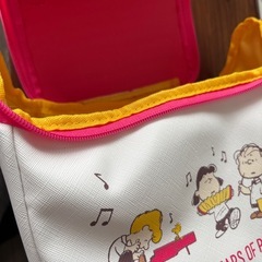 SNOOPY スヌーピーハウスのマルチに使える収納ポーチ BOOK 75th ANNIVERSARY DESIGN の画像