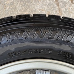 DUNLOP 195/65スタッドレスタイヤ 15インチホイール付き　5穴
　P 100の画像