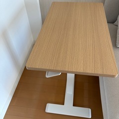 昇降デスクの画像