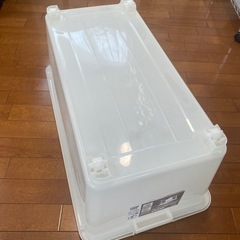 ニトリ　コロ付き収納ケースの画像