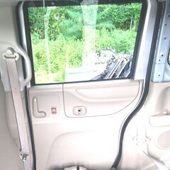 中古パーツ　ホンダ　N-BOX　右リアドア　カラー№NH851の画像