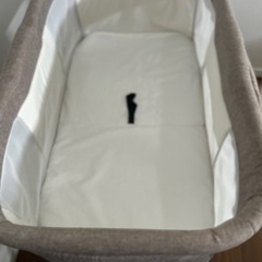 ベビーベッド可動式、折りたたみ可の画像