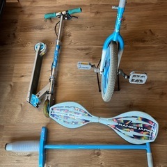 一輪車、キックボード、ホッピング、リップスティックの画像