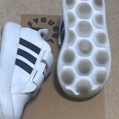 adidas　16.0cm スニーカー★一度のみ着用★自宅付近までの画像