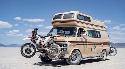 シェビーバンキャンピングカー