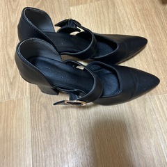 パンプス黒の画像
