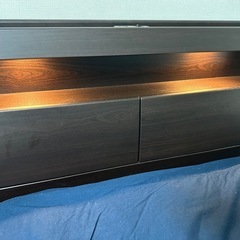ニトリ跳ね上げ式収納付きベッドの画像