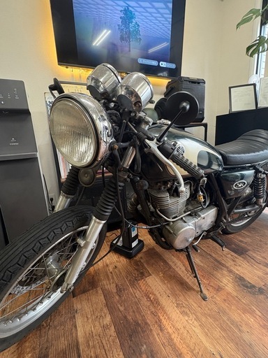 【商談中の為対応不可】
ヤマハ SR400 カフェレーサー仕様 車検R8年7月迄 走行3.9万km