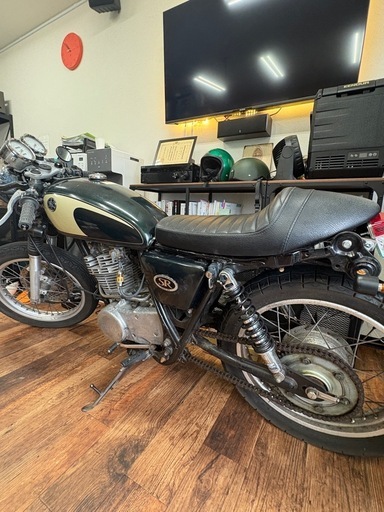 【商談中の為対応不可】
ヤマハ SR400 カフェレーサー仕様 車検R8年7月迄 走行3.9万km