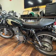 【商談中の為対応不可】
ヤマハ SR400 カフェレーサー仕様 車検R8年7月迄 走行3.9万kmの画像