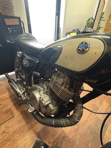 【商談中の為対応不可】
ヤマハ SR400 カフェレーサー仕様 車検R8年7月迄 走行3.9万km