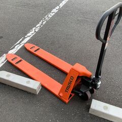 【エコツール豊田インター店】TRUSCO/トラスコ 低床式ハンドパレットトラック THP-15-511[1500kg]【愛知県/豊田市/工具】の画像