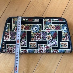 財布、鞄？の画像